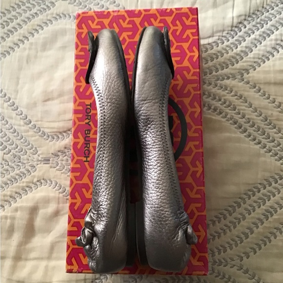 Tory Burch Reva ballet flat, Pewter size 5 - Picture 2 of 4